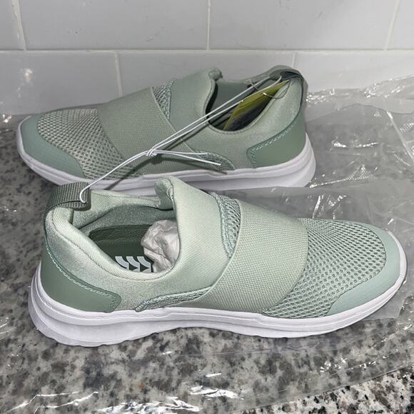 All in Motion shoes Women's size 5 Water Boat sneakers Beach Hybrid Slip-On NWT - Picture 1 of 5